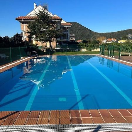 Playa De Berria -Apartamento Con Piscina Y Vistas Al Mar Santoña Dış mekan fotoğraf