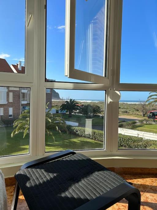 Playa De Berria -Apartamento Con Piscina Y Vistas Al Mar Santoña Dış mekan fotoğraf
