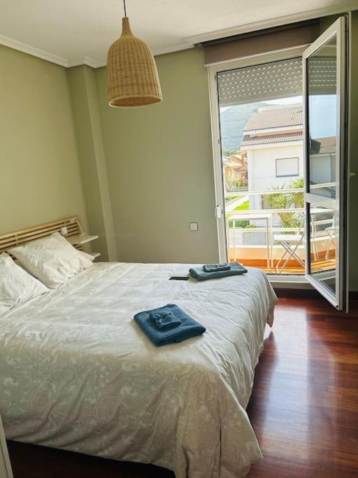Playa De Berria -Apartamento Con Piscina Y Vistas Al Mar Santoña Dış mekan fotoğraf