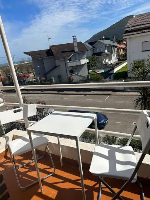 Playa De Berria -Apartamento Con Piscina Y Vistas Al Mar Santoña Dış mekan fotoğraf