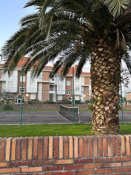Playa De Berria -Apartamento Con Piscina Y Vistas Al Mar Santoña Dış mekan fotoğraf